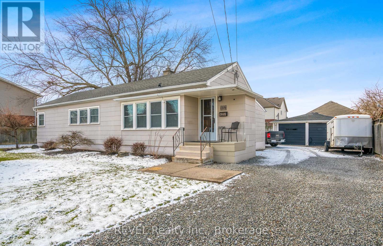 18 A,b,c,d Valley Road, St. Catharines, Ontario  L2S 1Y6 - Photo 3 - X12906030