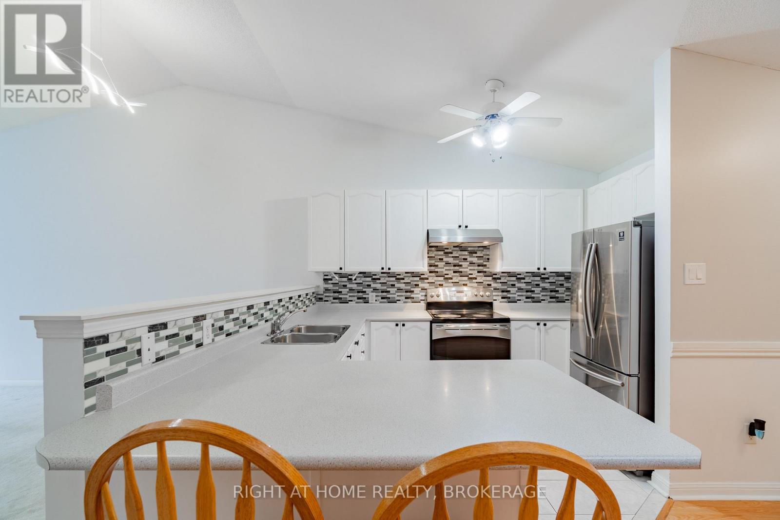 33 Atwood Avenue, Halton Hills, Ontario  L7G 5Z9 - Photo 10 - W12907464