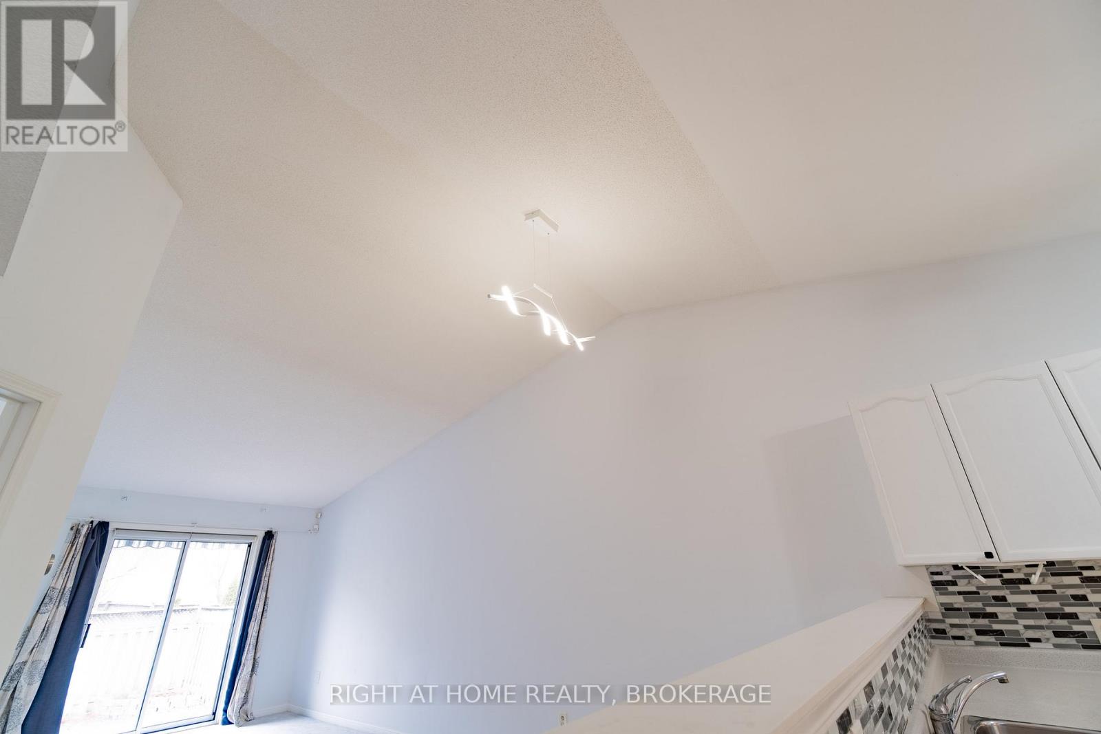 33 Atwood Avenue, Halton Hills, Ontario  L7G 5Z9 - Photo 8 - W12907464