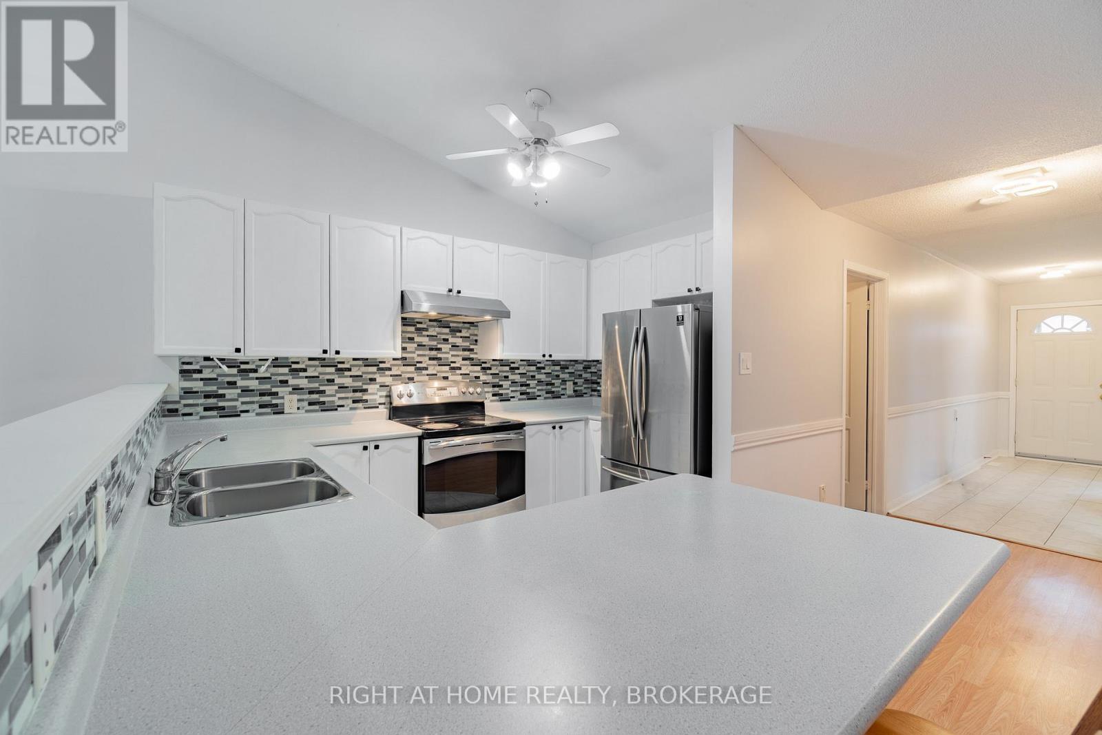 33 Atwood Avenue, Halton Hills, Ontario  L7G 5Z9 - Photo 9 - W12907464