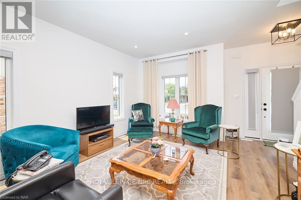 8 King Street, Fort Erie, Ontario  L2A 0C6 - Photo 5 - X12908252