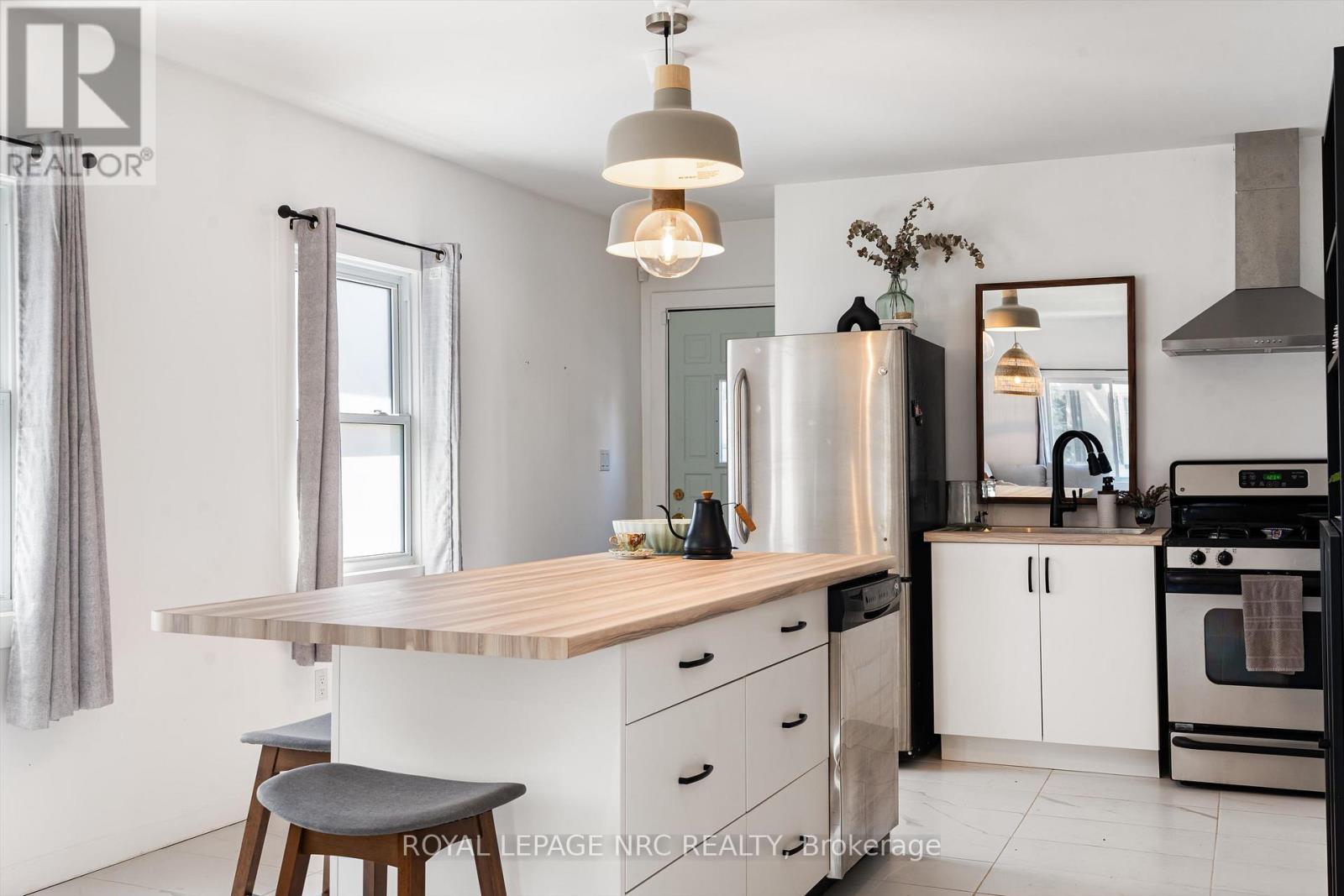 37 Lock Street, St. Catharines, Ontario  L2N 5B8 - Photo 14 - X12910594