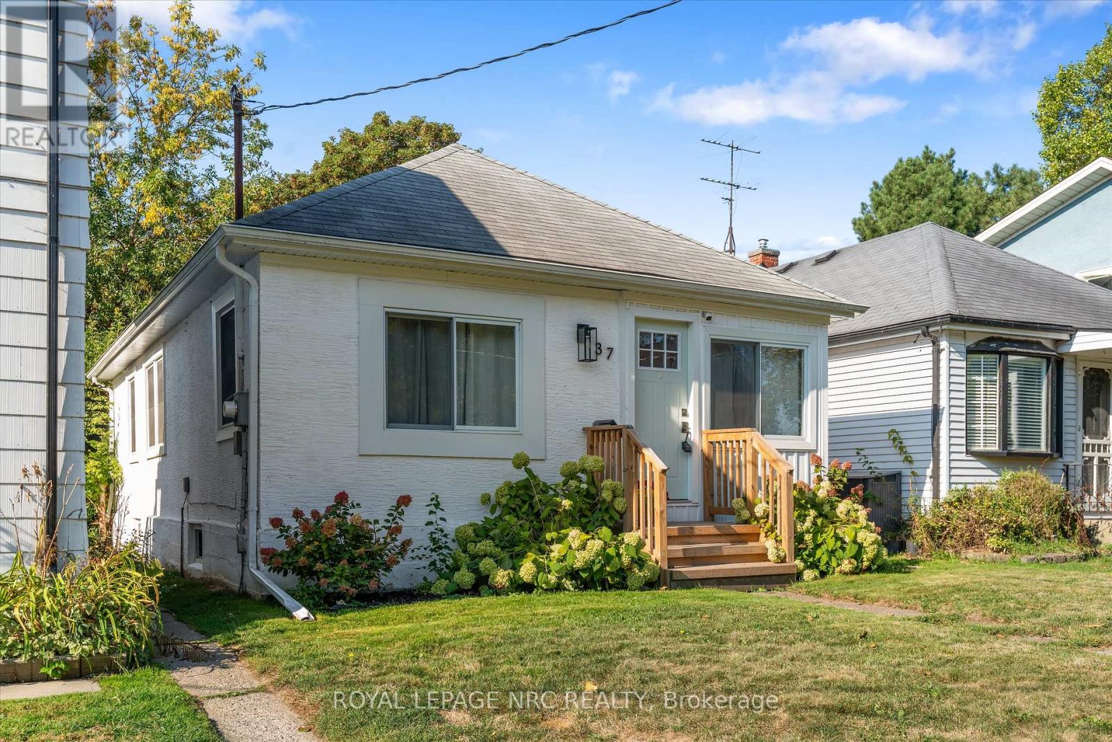 37 Lock Street, St. Catharines, Ontario  L2N 5B8 - Photo 2 - X12910594