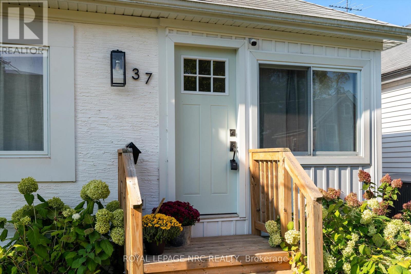 37 Lock Street, St. Catharines, Ontario  L2N 5B8 - Photo 6 - X12910594