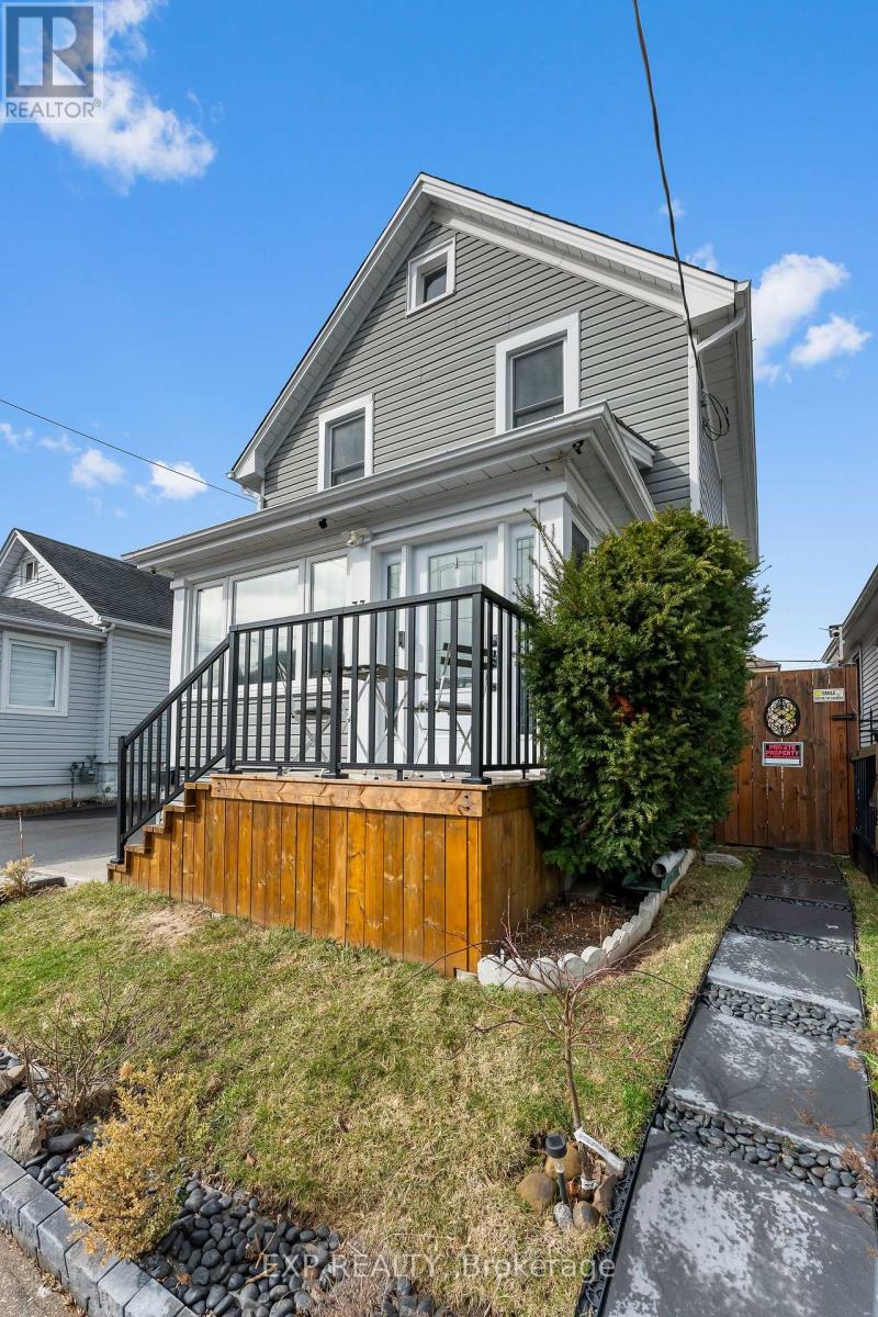 33 Richmond Avenue, St. Catharines, Ontario  L2R 3W6 - Photo 2 - X12910974