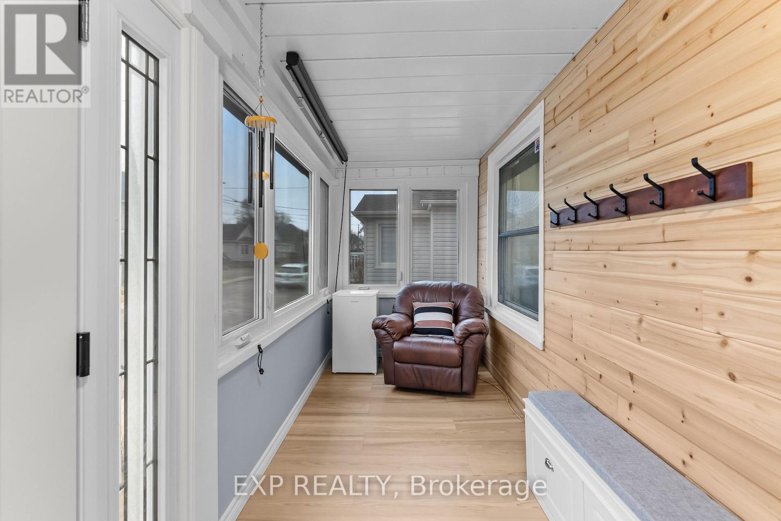 33 Richmond Avenue, St. Catharines, Ontario  L2R 3W6 - Photo 5 - X12910974