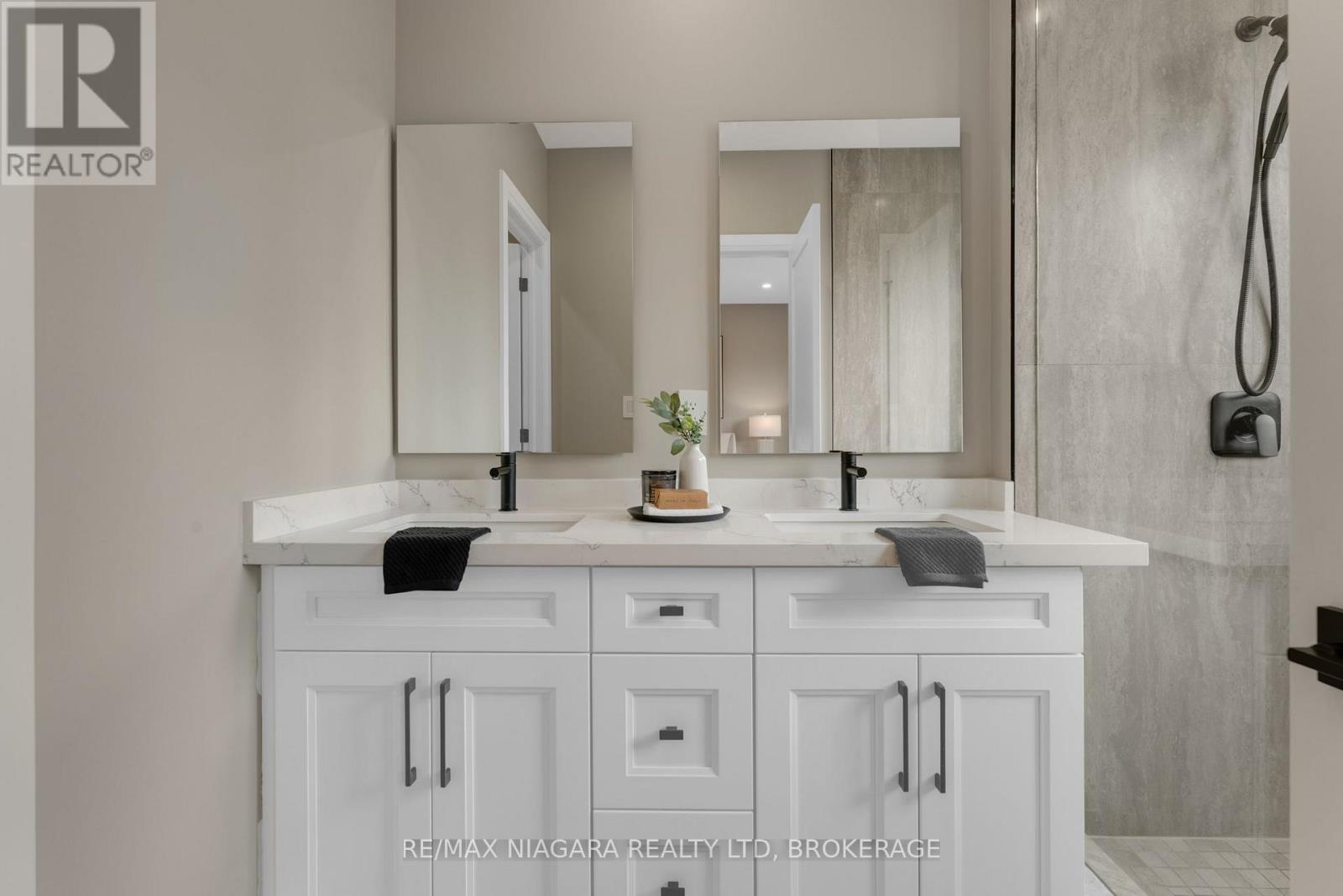 6208 Curlin Crescent, Niagara Falls, Ontario  L2H 0B8 - Photo 27 - X12911058