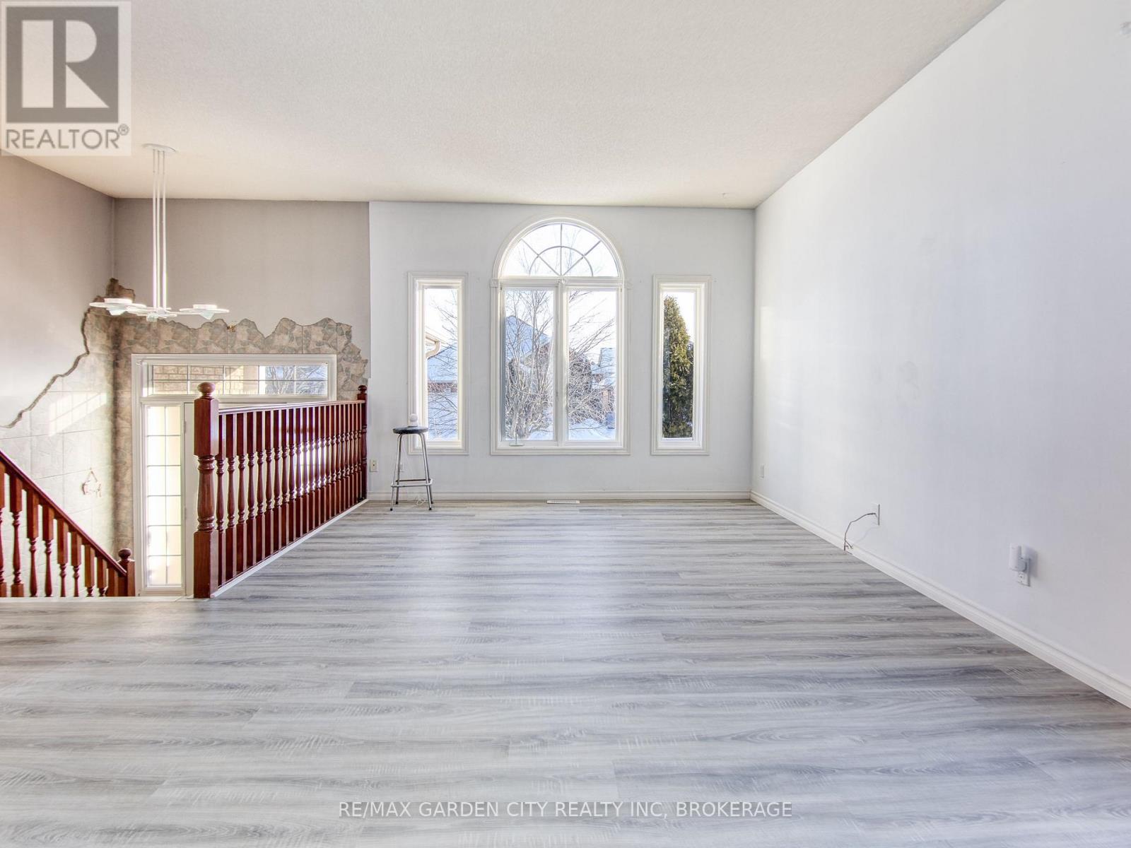 11 Cozocar Crescent, St. Catharines, Ontario  L2S 3Y5 - Photo 10 - X12911098