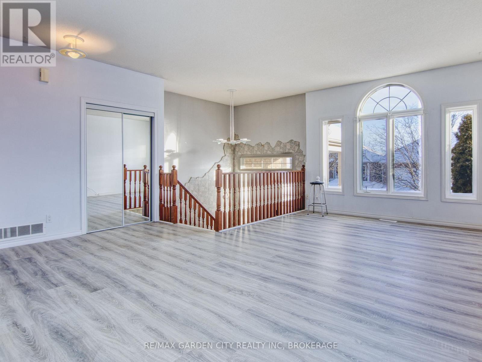 11 Cozocar Crescent, St. Catharines, Ontario  L2S 3Y5 - Photo 11 - X12911098