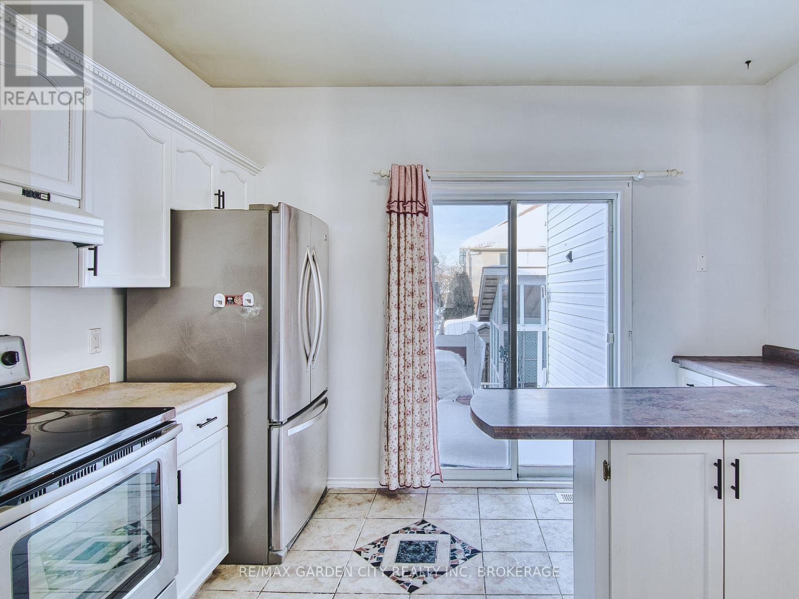 11 Cozocar Crescent, St. Catharines, Ontario  L2S 3Y5 - Photo 13 - X12911098