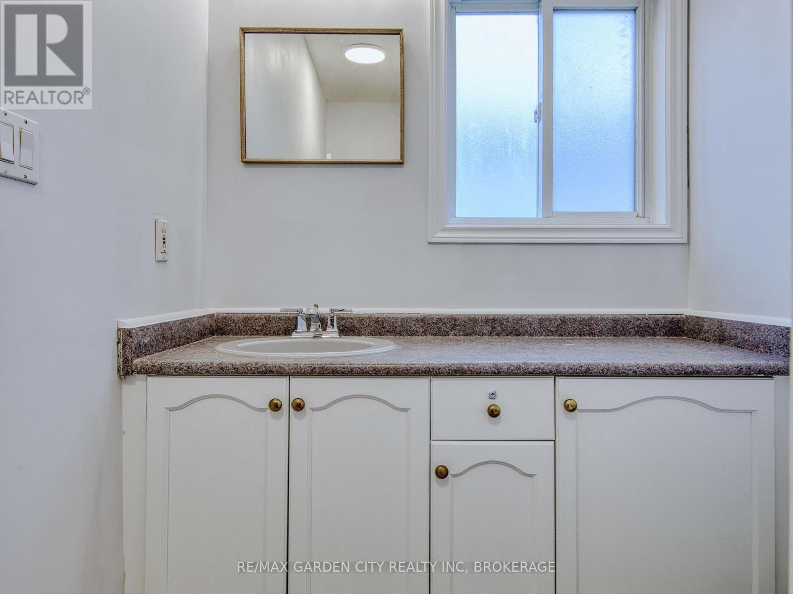 11 Cozocar Crescent, St. Catharines, Ontario  L2S 3Y5 - Photo 17 - X12911098