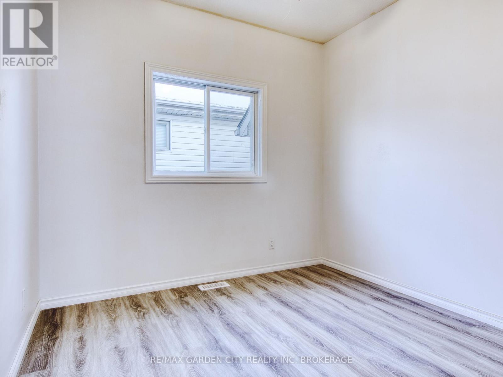 11 Cozocar Crescent, St. Catharines, Ontario  L2S 3Y5 - Photo 25 - X12911098