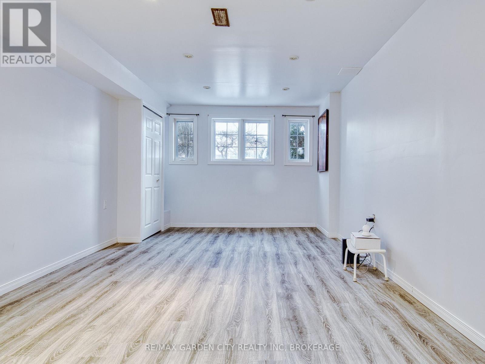 11 Cozocar Crescent, St. Catharines, Ontario  L2S 3Y5 - Photo 29 - X12911098