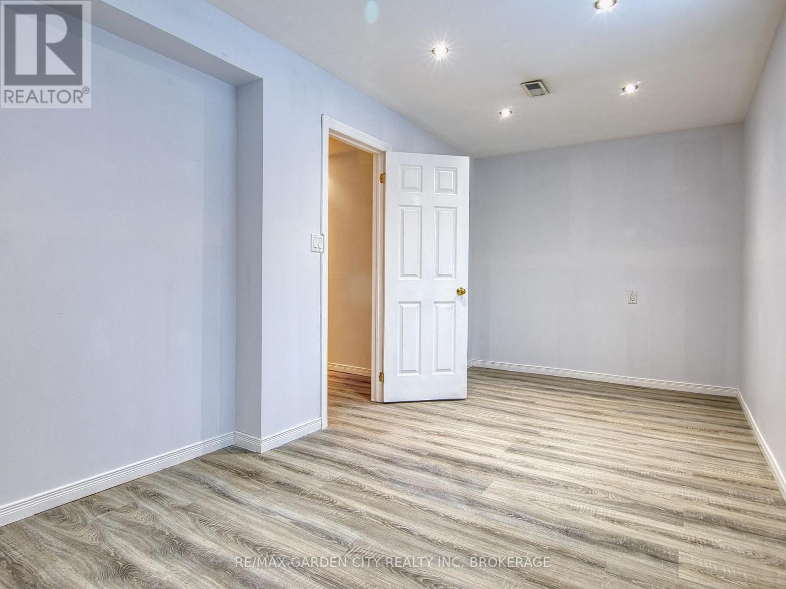 11 Cozocar Crescent, St. Catharines, Ontario  L2S 3Y5 - Photo 39 - X12911098