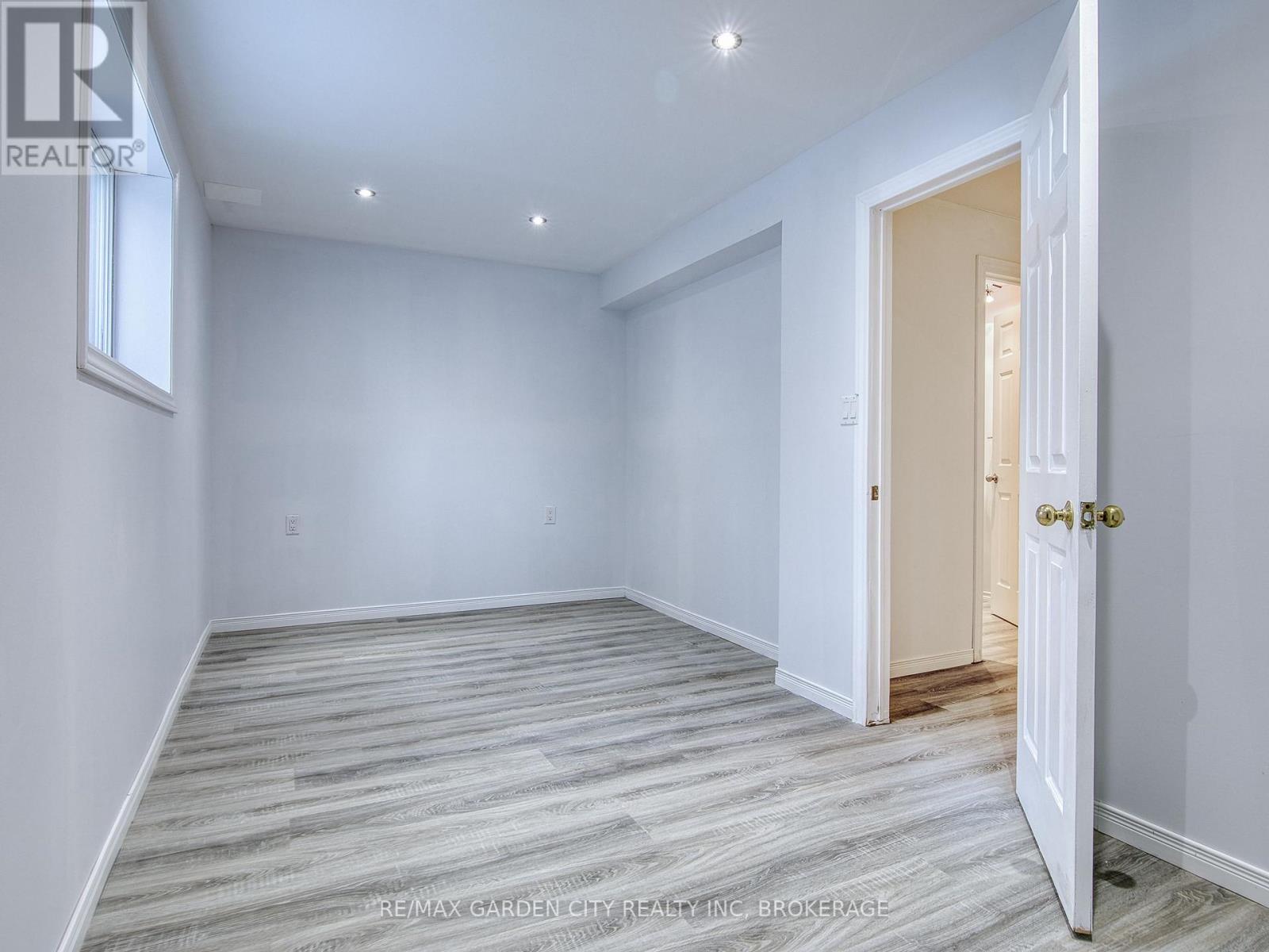 11 Cozocar Crescent, St. Catharines, Ontario  L2S 3Y5 - Photo 41 - X12911098