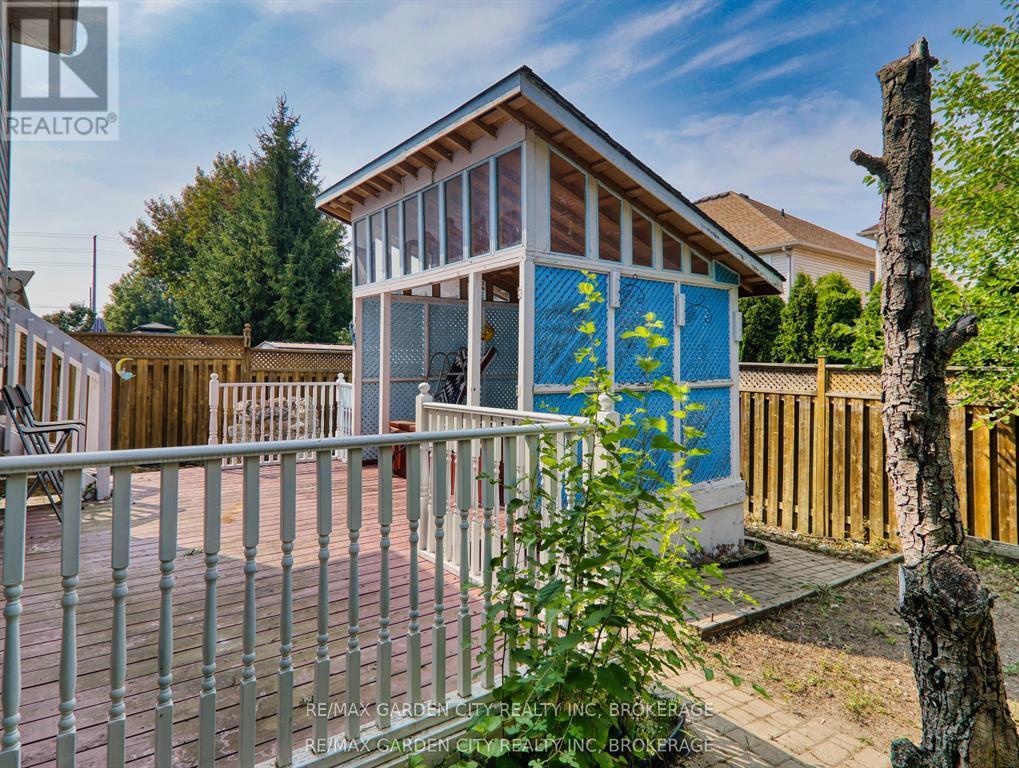 11 Cozocar Crescent, St. Catharines, Ontario  L2S 3Y5 - Photo 49 - X12911098