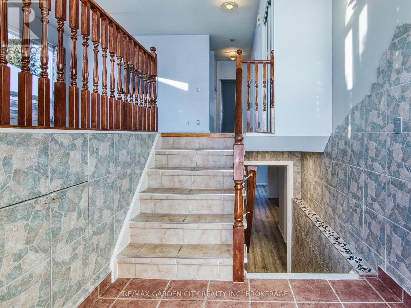 11 Cozocar Crescent, St. Catharines, Ontario  L2S 3Y5 - Photo 7 - X12911098