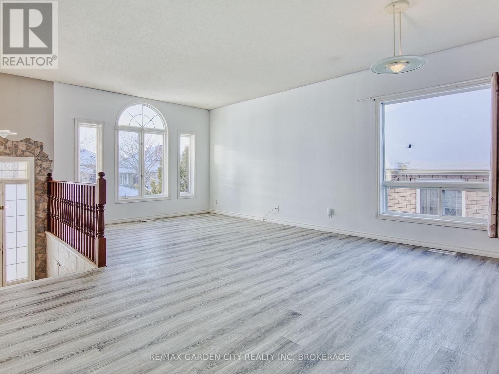 11 Cozocar Crescent, St. Catharines, Ontario  L2S 3Y5 - Photo 8 - X12911098