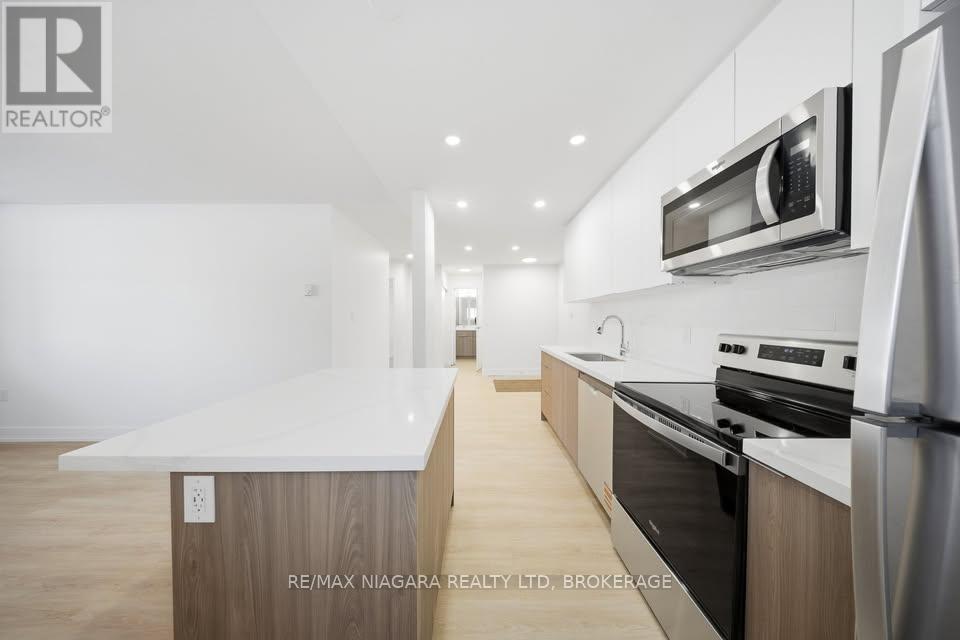 25 DOWNES AVENUE, Prince Edward County, Ontario