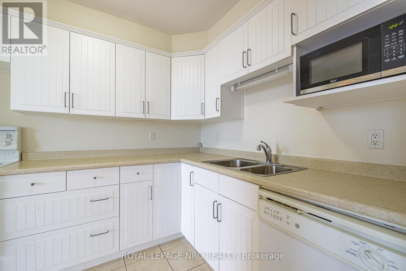 1006 - 15 Towering Heights Boulevard, St. Catharines, Ontario  L2T 3G7 - Photo 12 - X12912116