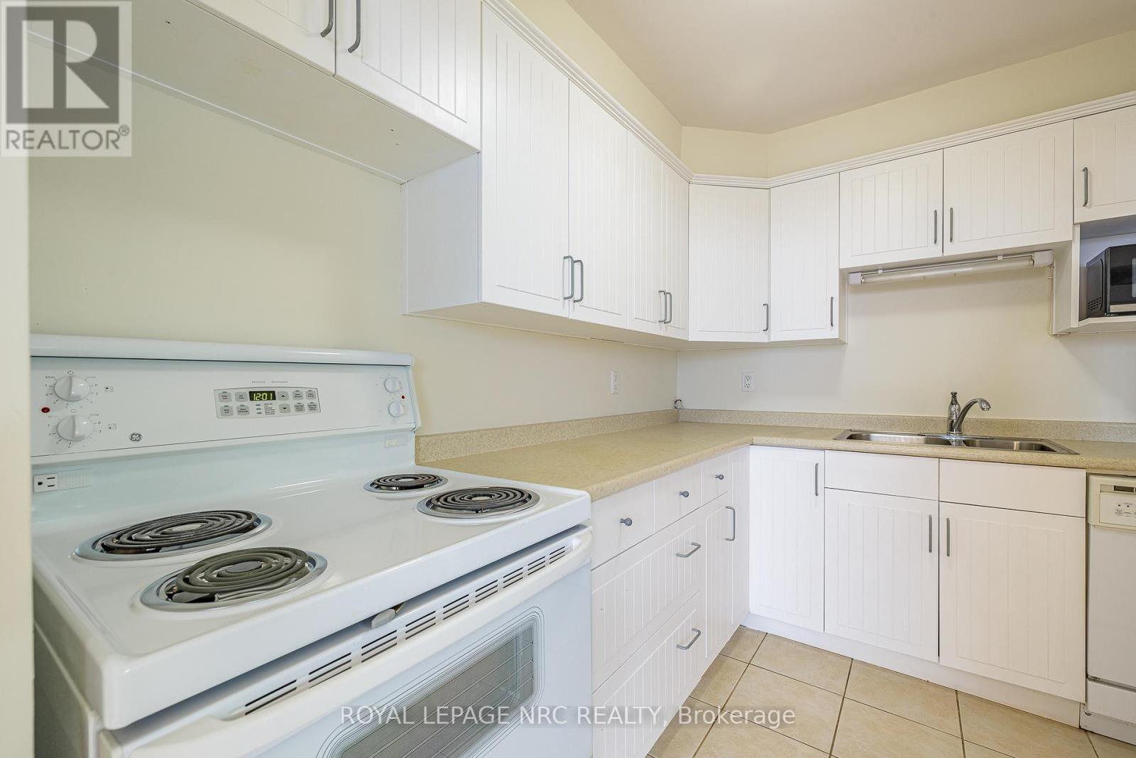 1006 - 15 Towering Heights Boulevard, St. Catharines, Ontario  L2T 3G7 - Photo 14 - X12912116