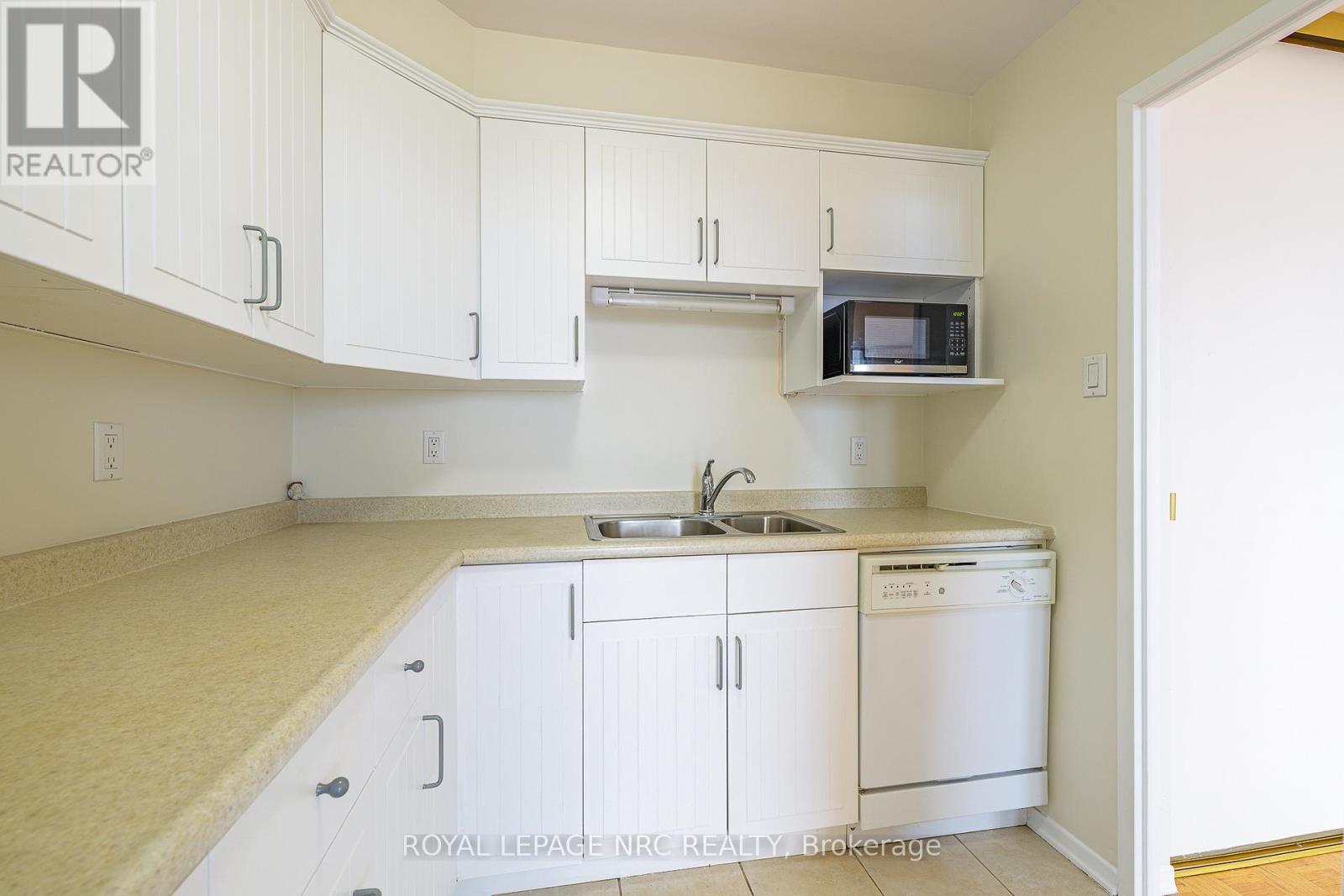 1006 - 15 Towering Heights Boulevard, St. Catharines, Ontario  L2T 3G7 - Photo 15 - X12912116