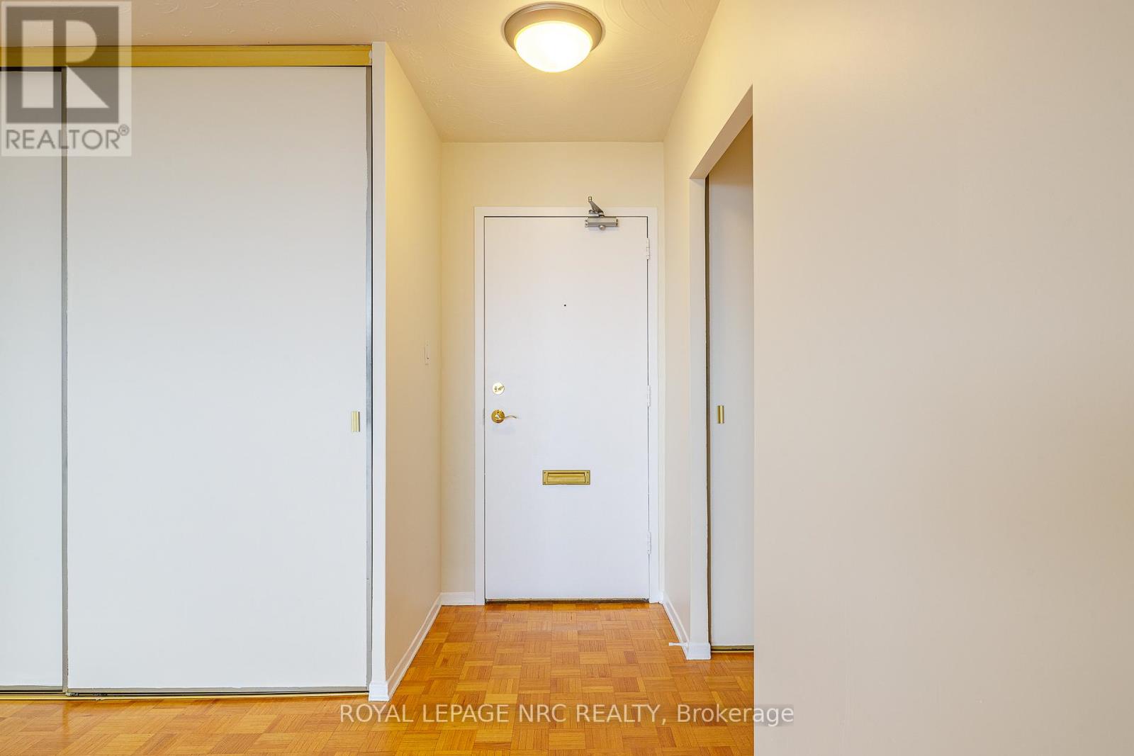 1006 - 15 Towering Heights Boulevard, St. Catharines, Ontario  L2T 3G7 - Photo 4 - X12912116