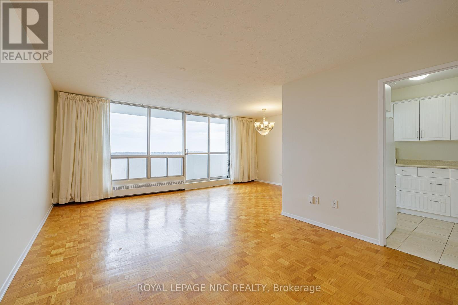 1006 - 15 Towering Heights Boulevard, St. Catharines, Ontario  L2T 3G7 - Photo 5 - X12912116