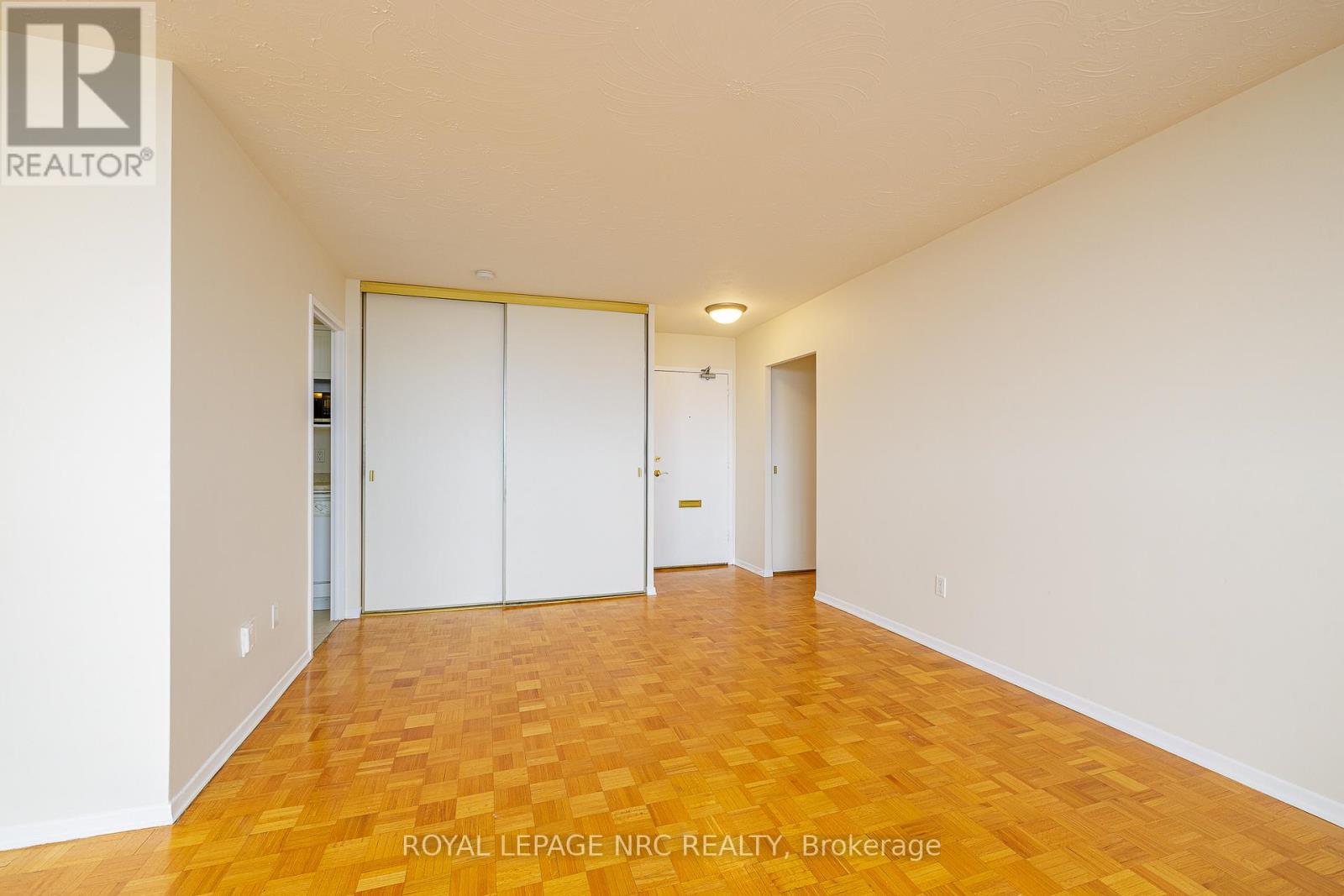 1006 - 15 Towering Heights Boulevard, St. Catharines, Ontario  L2T 3G7 - Photo 6 - X12912116