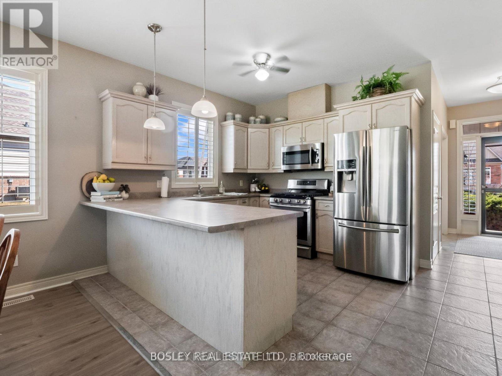 50 Aaron Trail, Welland, Ontario  L3B 6G4 - Photo 7 - X12913478
