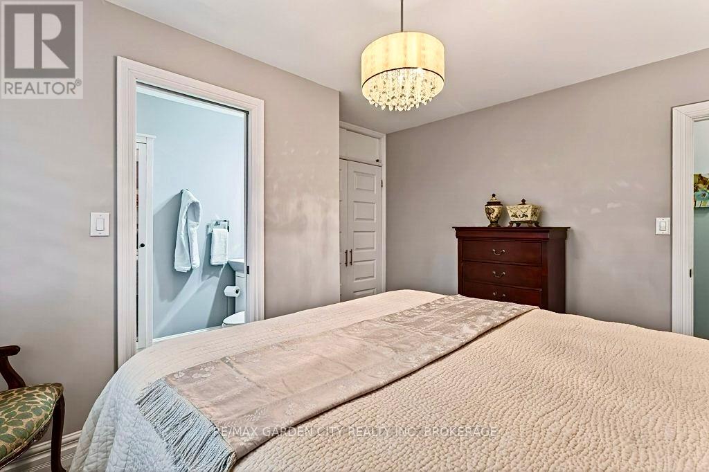 2 Lynnwood Avenue, Grimsby, Ontario  L3M 2X6 - Photo 11 - X12914270