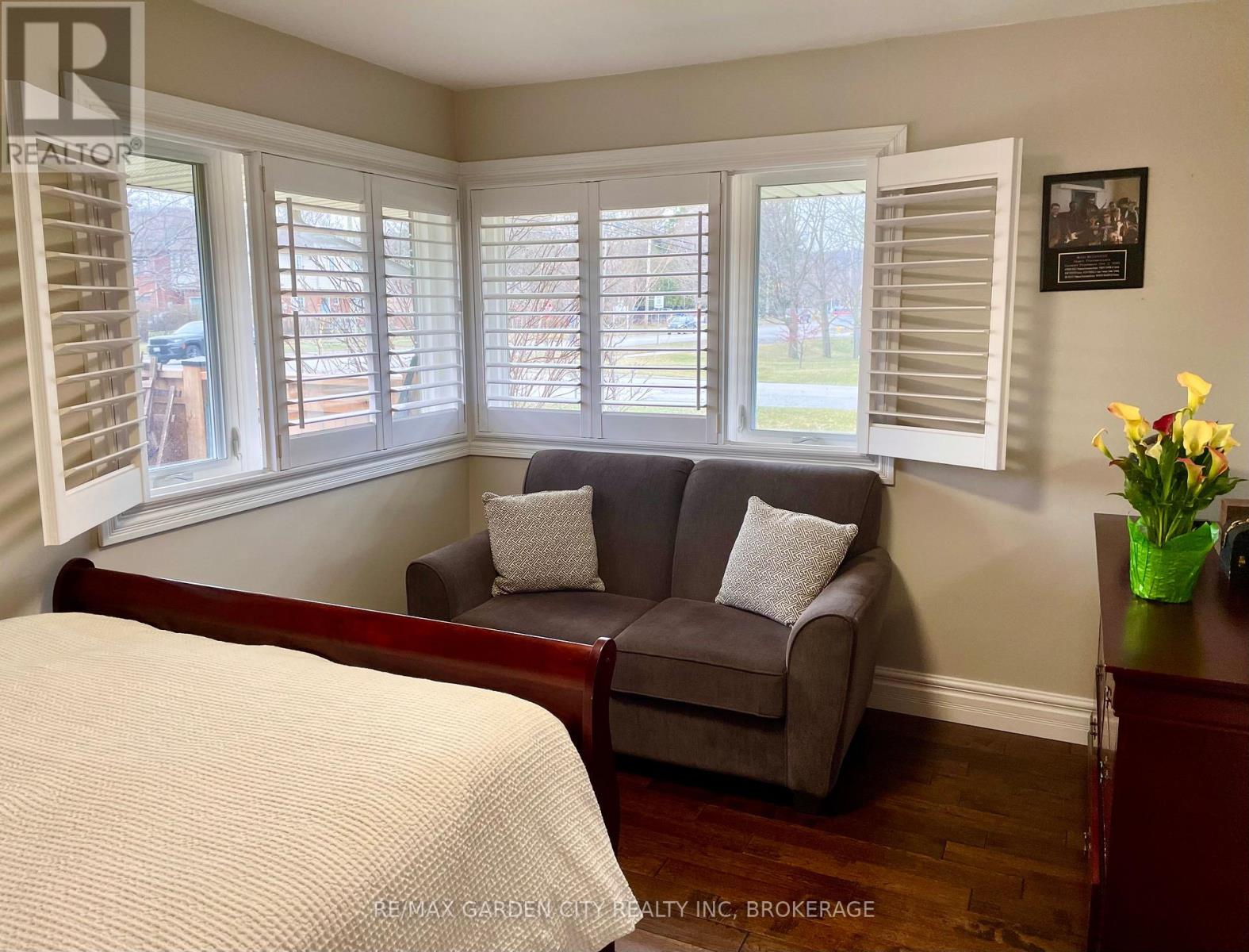 2 Lynnwood Avenue, Grimsby, Ontario  L3M 2X6 - Photo 14 - X12914270