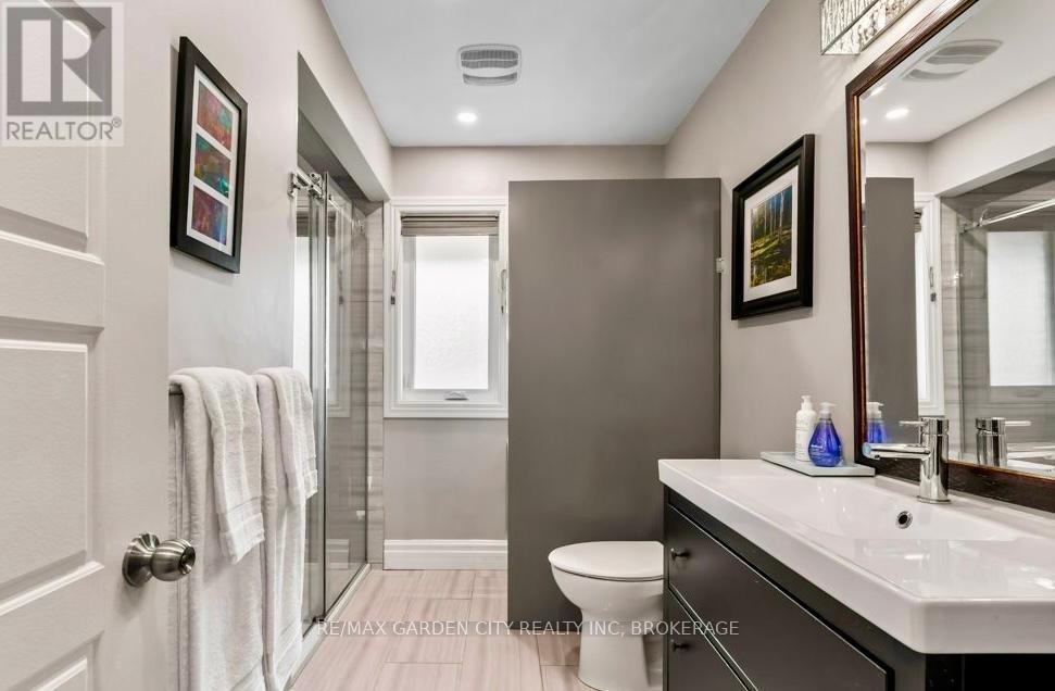 2 Lynnwood Avenue, Grimsby, Ontario  L3M 2X6 - Photo 15 - X12914270