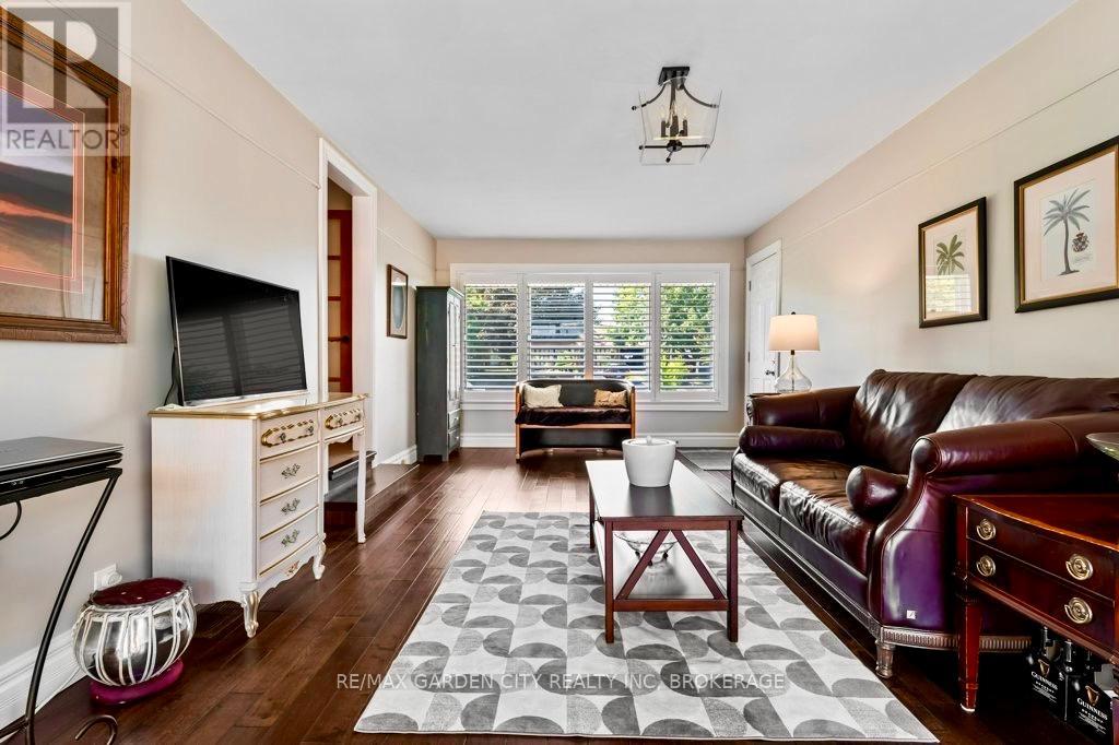 2 Lynnwood Avenue, Grimsby, Ontario  L3M 2X6 - Photo 16 - X12914270