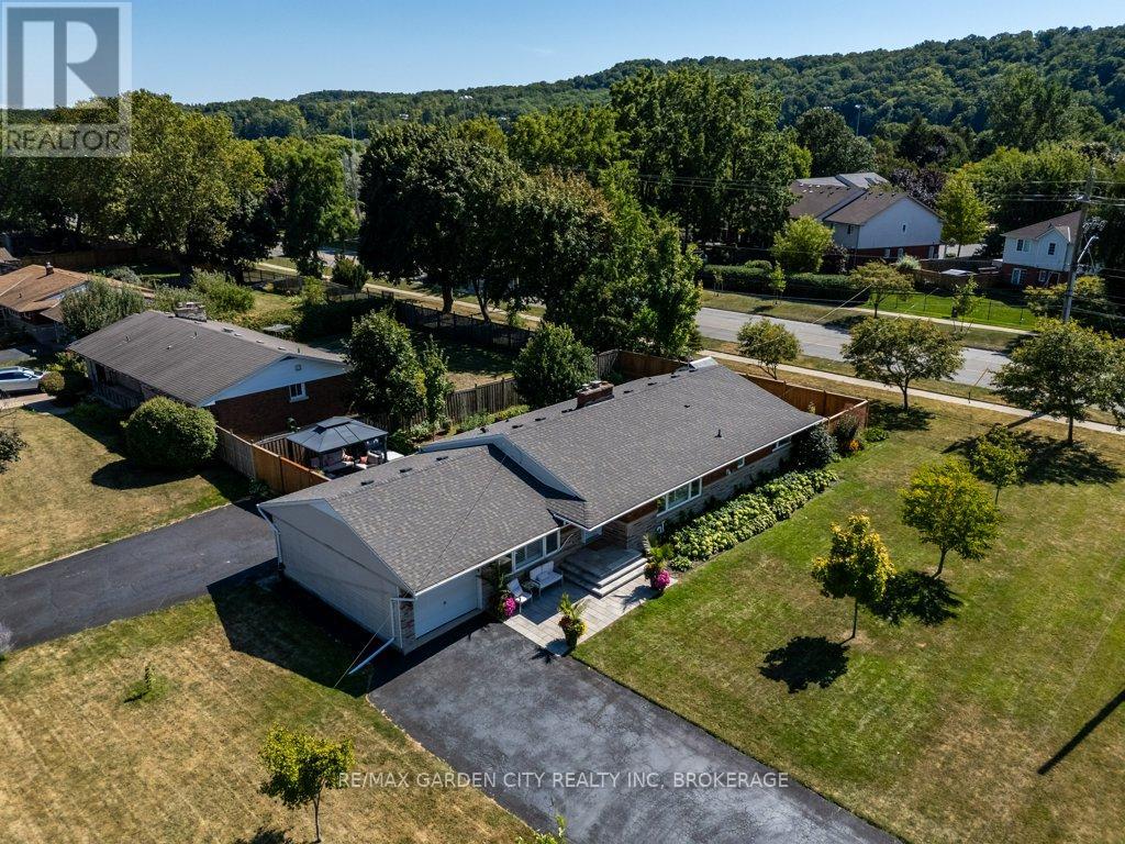 2 Lynnwood Avenue, Grimsby, Ontario  L3M 2X6 - Photo 2 - X12914270