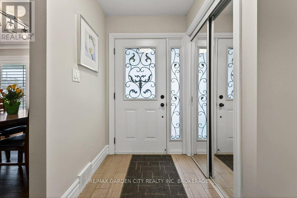 2 Lynnwood Avenue, Grimsby, Ontario  L3M 2X6 - Photo 4 - X12914270