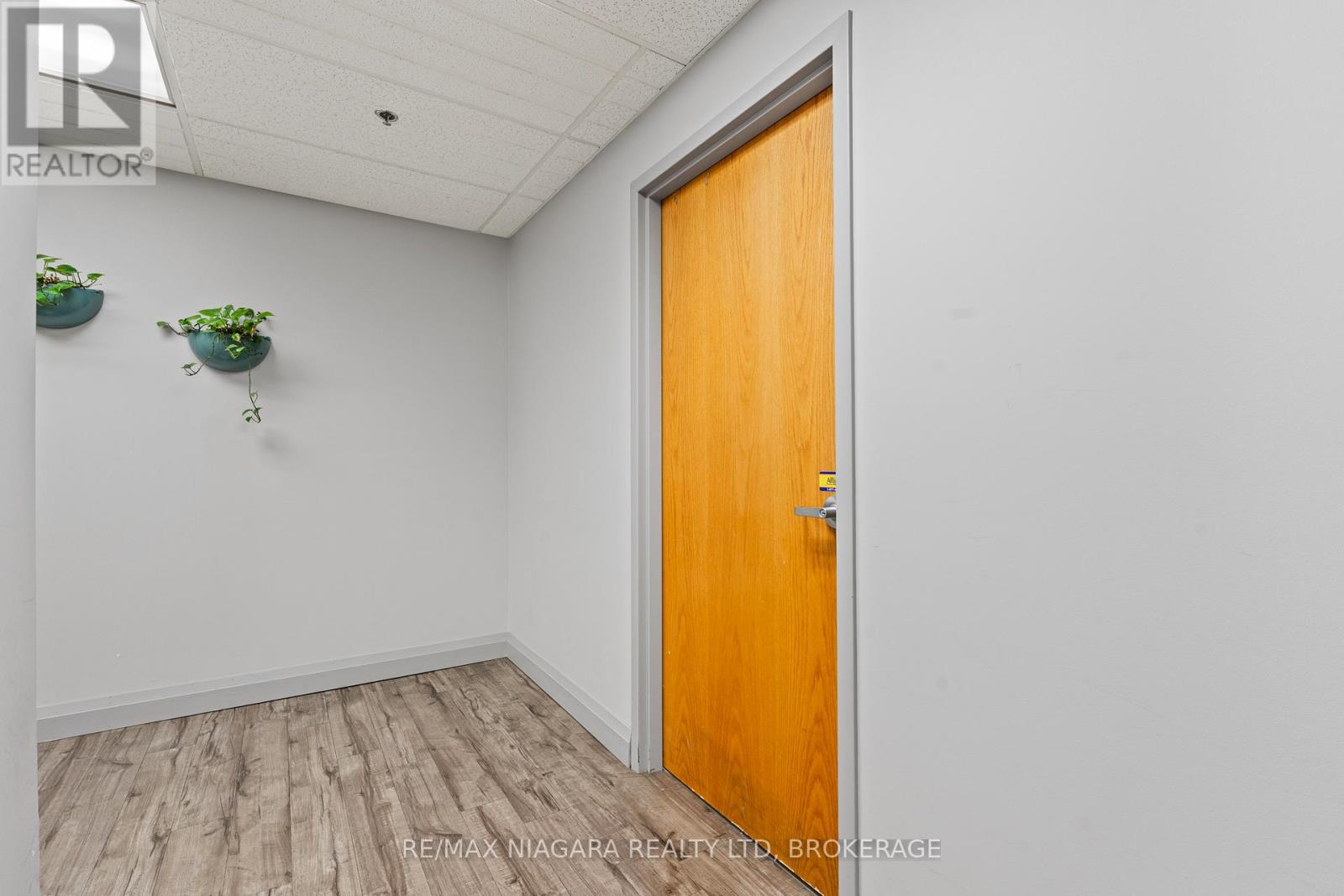 300 - 43 Church Street, St. Catharines, Ontario  L2R 7E1 - Photo 26 - X12915022