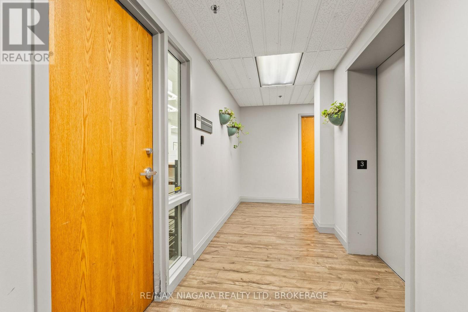 300 - 43 Church Street, St. Catharines, Ontario  L2R 7E1 - Photo 5 - X12915022