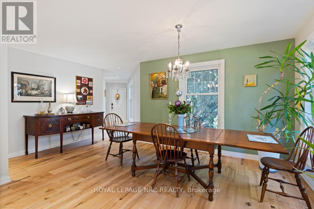 7 Christopher Street, Niagara-On-The-Lake, Ontario  L0S 1J0 - Photo 3 - X12915098