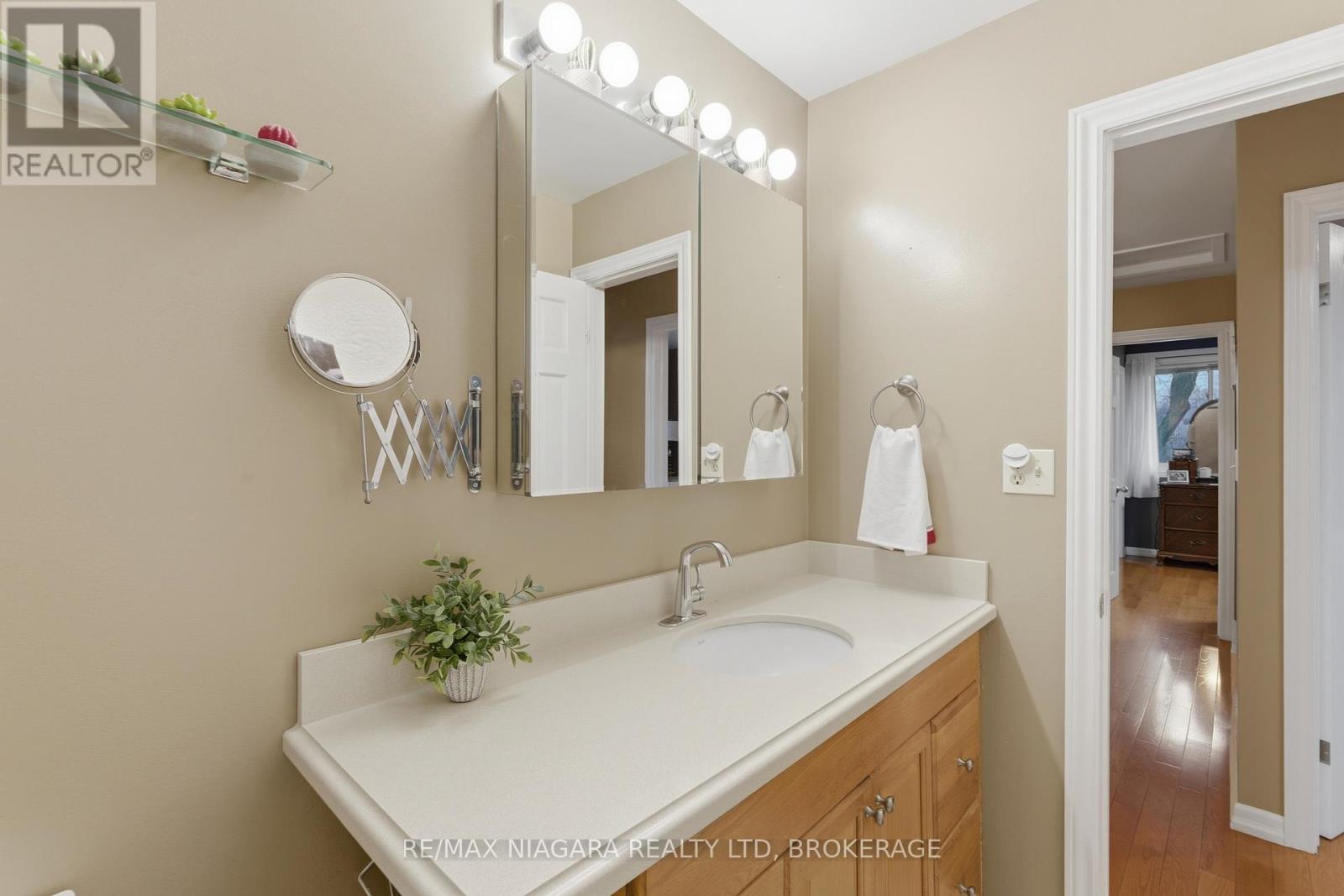 57 Meredith Drive, St. Catharines, Ontario  L2M 6R5 - Photo 13 - X12915930