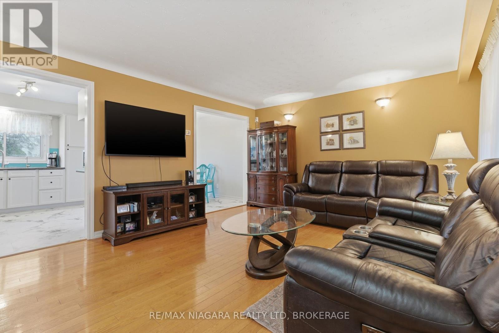 57 Meredith Drive, St. Catharines, Ontario  L2M 6R5 - Photo 3 - X12915930