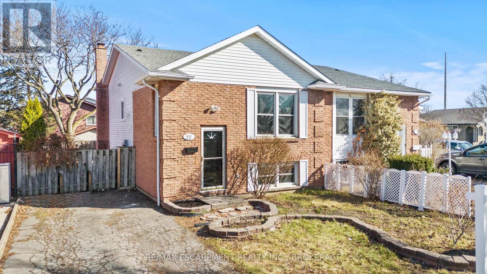 121 Rockwood Avenue, St. Catharines, Ontario  L2P 3S1 - Photo 2 - X12918158