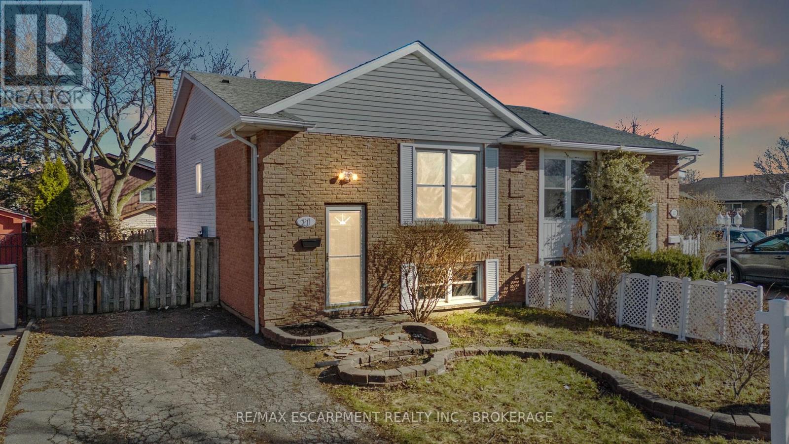 121 Rockwood Avenue, St. Catharines, Ontario  L2P 3S1 - Photo 3 - X12918158