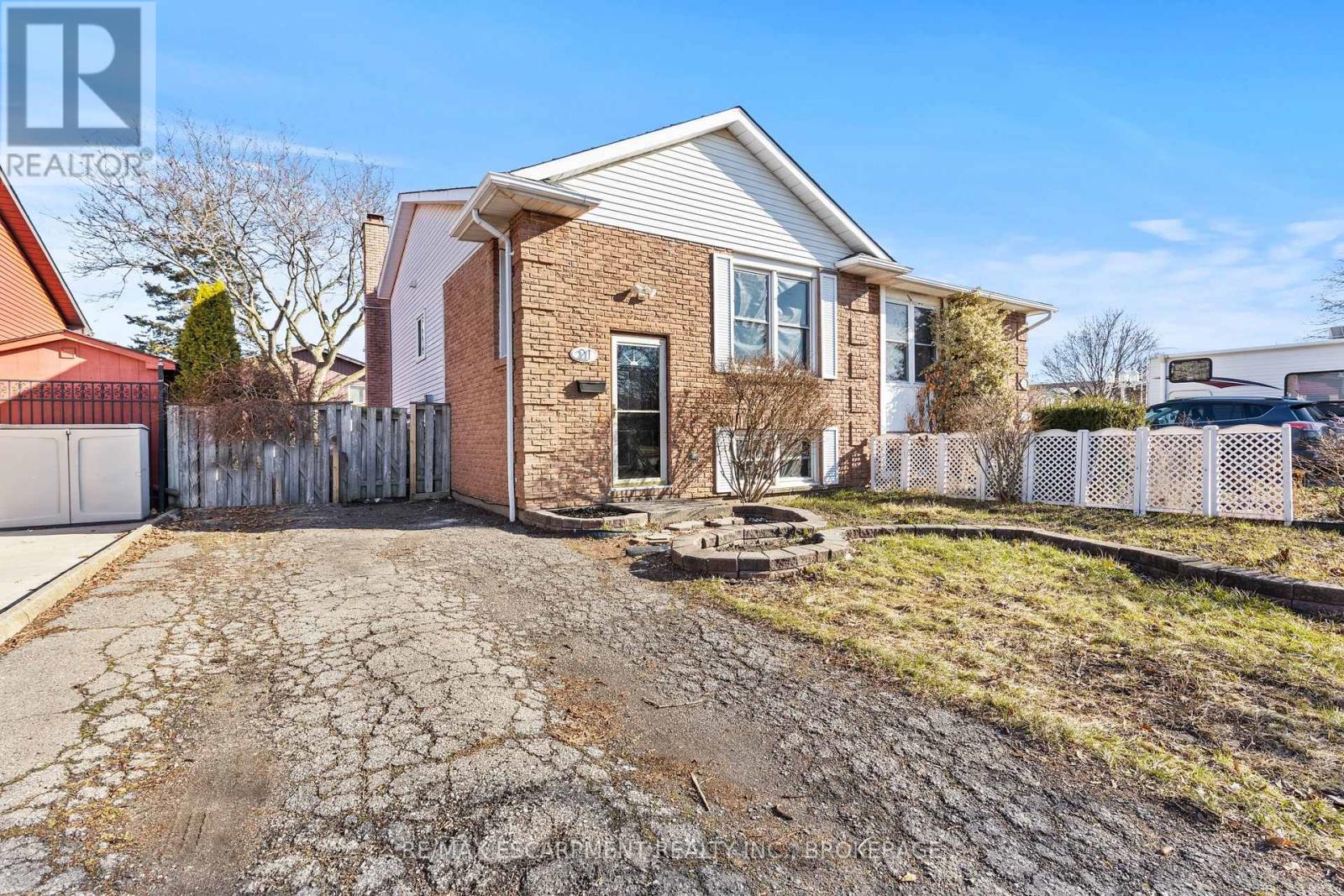 121 Rockwood Avenue, St. Catharines, Ontario  L2P 3S1 - Photo 4 - X12918158