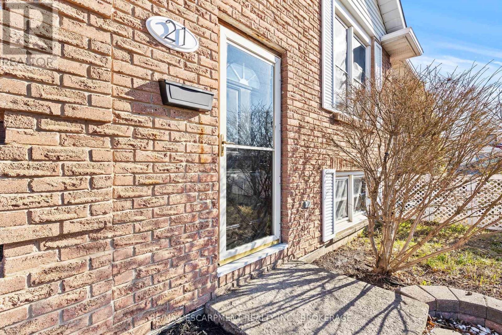 121 Rockwood Avenue, St. Catharines, Ontario  L2P 3S1 - Photo 5 - X12918158