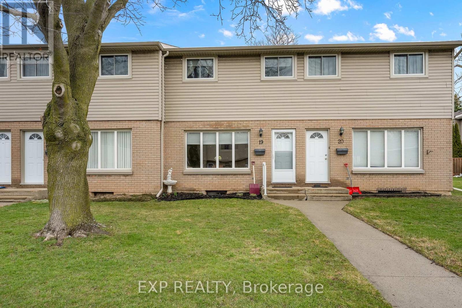 19 - 4215 Meadowvale Drive, Niagara Falls, Ontario  L2E 5W8 - Photo 2 - X12918368