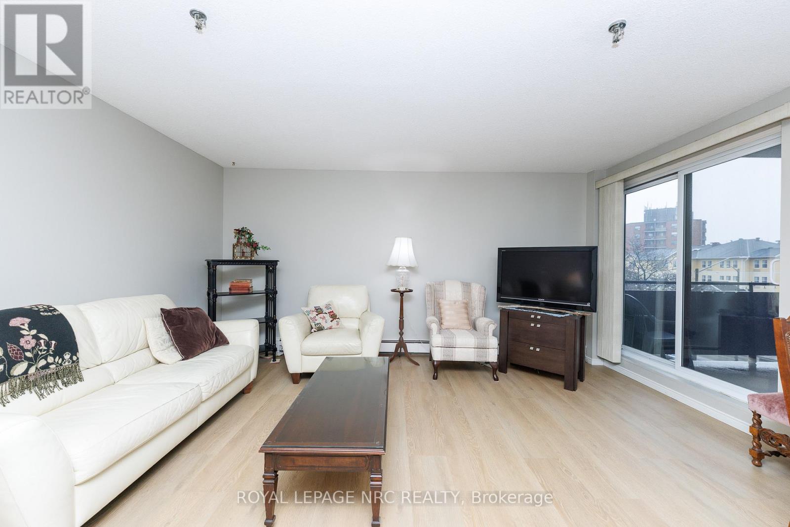 308 - 3955 Portage Road, Niagara Falls, Ontario  L2J 3W2 - Photo 3 - X12925128