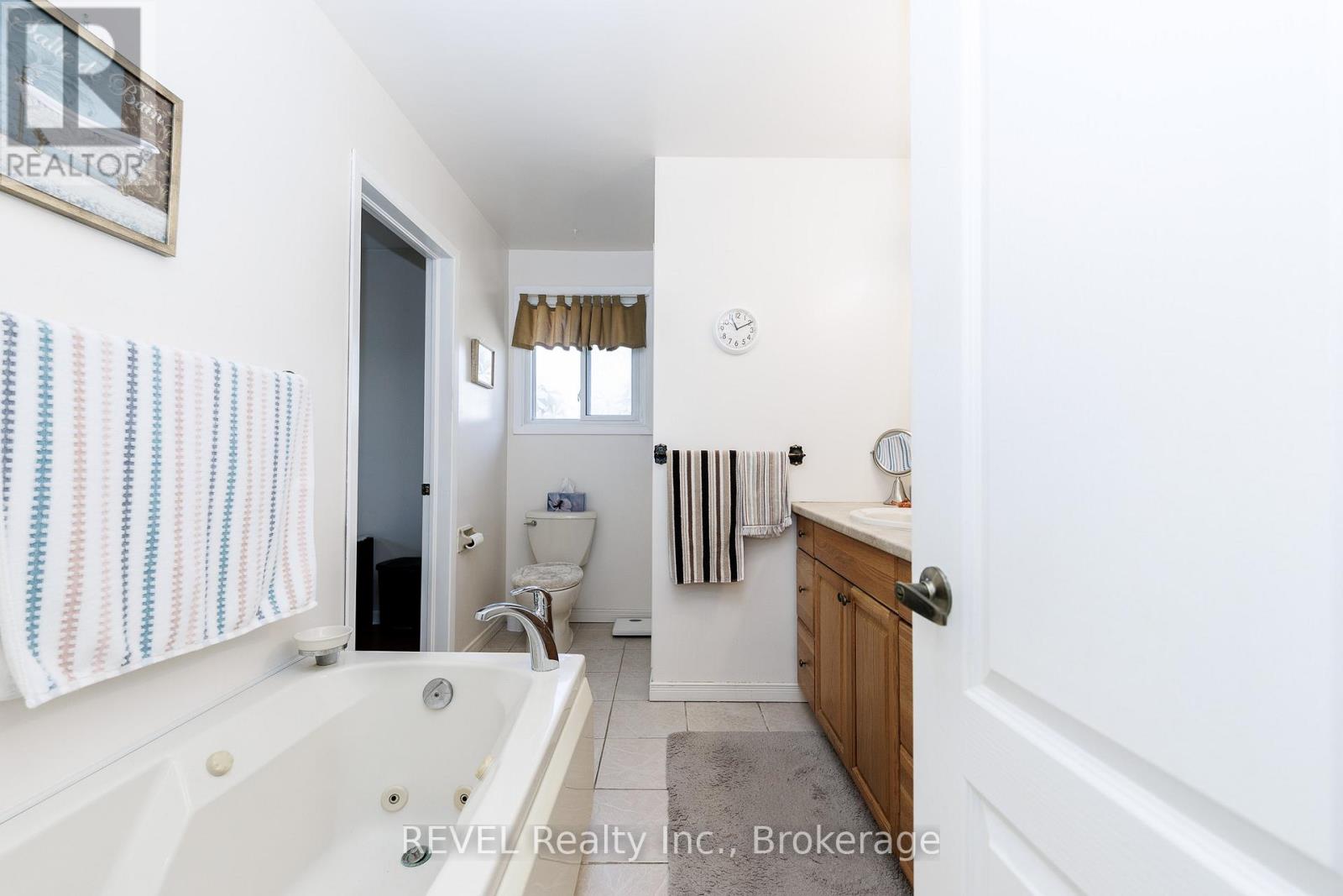 95 Loyalist Drive, Welland, Ontario  L3C 2X9 - Photo 17 - X12925456