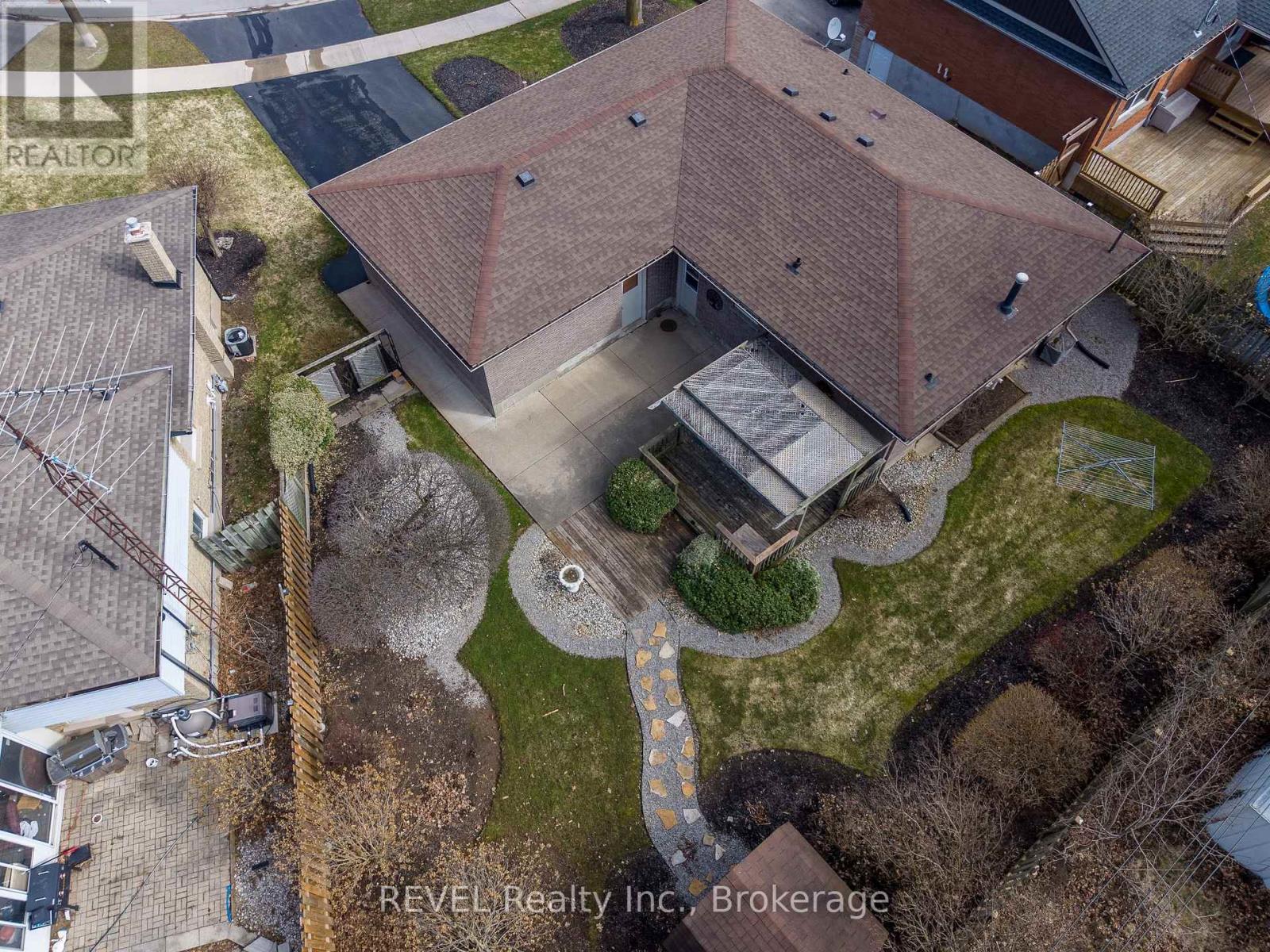 95 Loyalist Drive, Welland, Ontario  L3C 2X9 - Photo 5 - X12925456