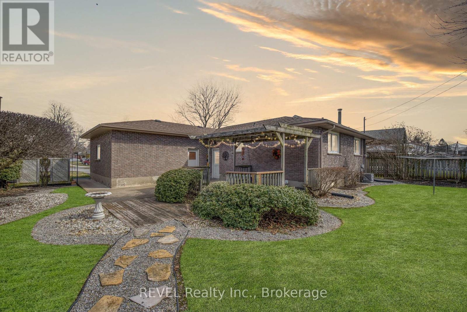 95 Loyalist Drive, Welland, Ontario  L3C 2X9 - Photo 6 - X12925456